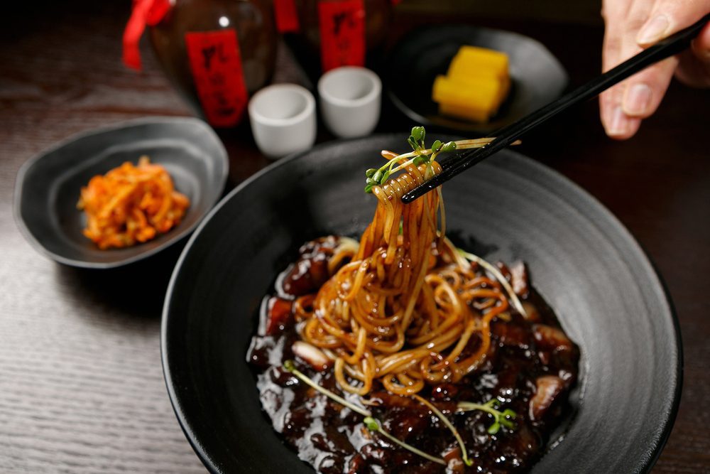 即时Jajangmyeon黑豆面条：5个最佳选择